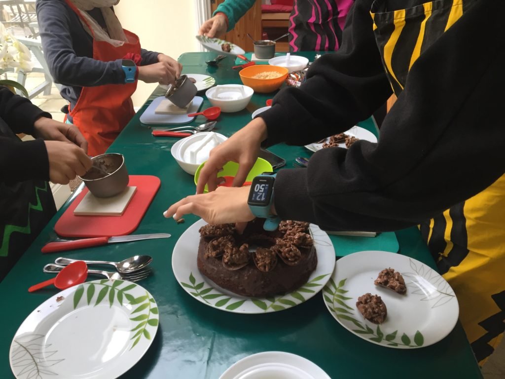aaa_hands cooking team cooking insects